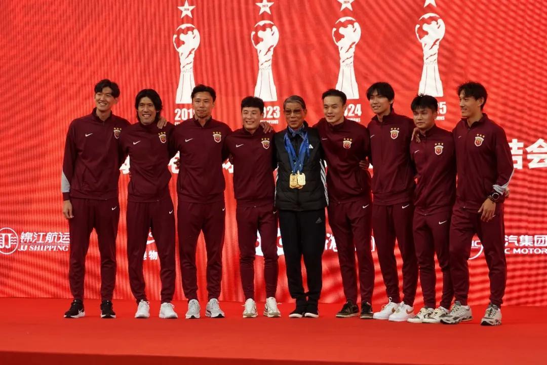 吕文君回归根宝基地幕后:曾多次与恩师徐根宝进行长时间单独交流